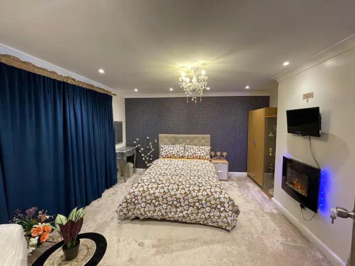 Beautiful Place To Live Near Heathrow Windsor Legoland & Free Parking Onsite Burnham  Exterior foto