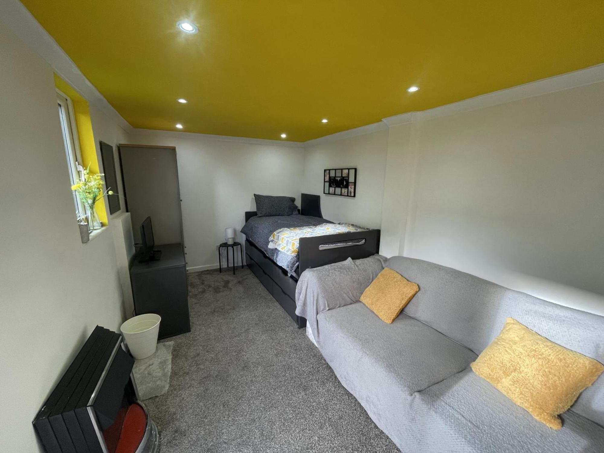 Beautiful Place To Live Near Heathrow Windsor Legoland & Free Parking Onsite Burnham  Exterior foto